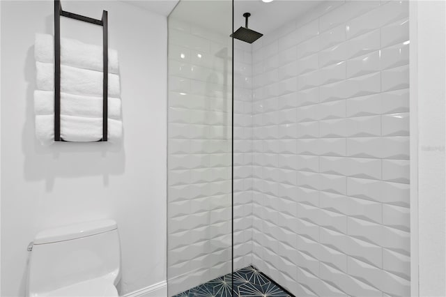 218 Colony Point Rd S, Saint Petersburg, FL 33705 - full bath featuring walk in shower and toilet