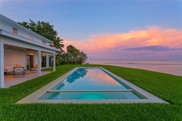 218 Colony Point Rd S, Saint Petersburg, FL 33705 - pool at dusk with a yard, a pool with connected hot tub, a patio, and a water view