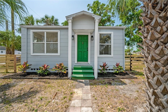 1527 E Lake Ave, Tampa, FL 33610 - view of front of home featuring fence and crawl space