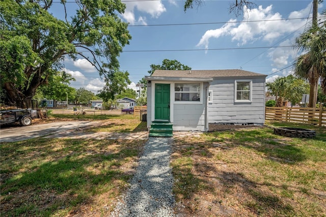 1527 E Lake Ave, Tampa, FL 33610 - view of outbuilding with entry steps