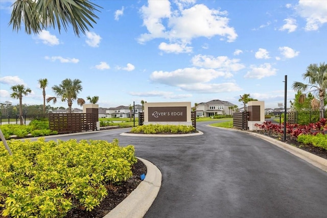 33750 Ocean Spray Ln, Wesley Chapel, FL 33543 - community sign featuring fence and a residential view