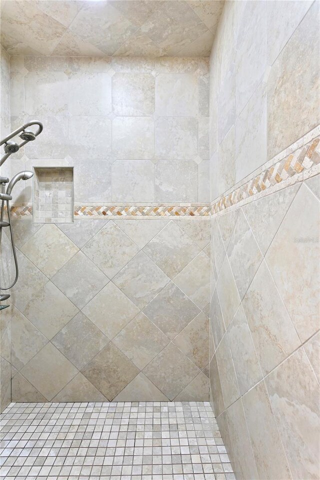 2936 W Knights Ave Unit A, Tampa, FL 33611 - full bathroom featuring tiled shower