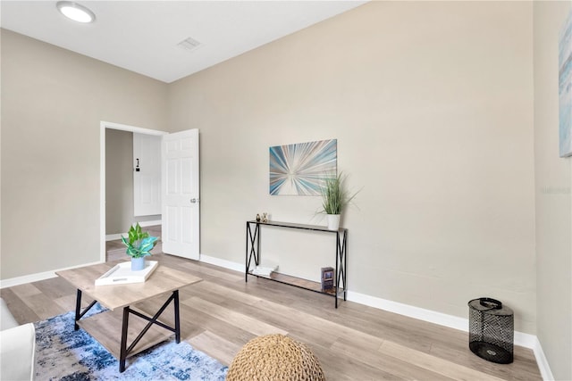 7208 S Juanita St, Tampa, FL 33616 - living area with light wood finished floors and baseboards