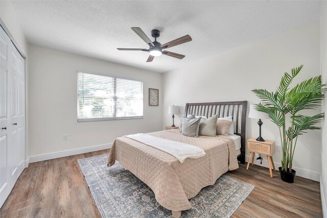 2078 Madrid Ct N, Clearwater, FL 33763 - bedroom featuring a closet, a textured ceiling, wood finished floors, and baseboards