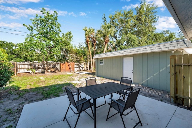 2078 Madrid Ct N, Clearwater, FL 33763 - view of patio / terrace with outdoor dining area and a fenced backyard