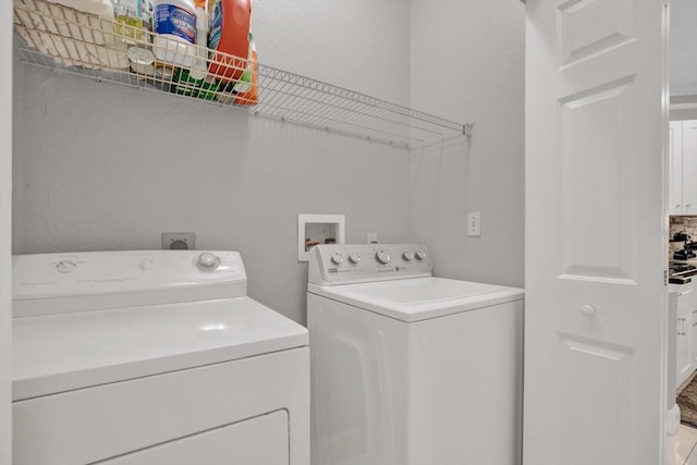 4333 Bayside Village Dr Unit 110, Tampa, FL 33615 - laundry area with washing machine and dryer