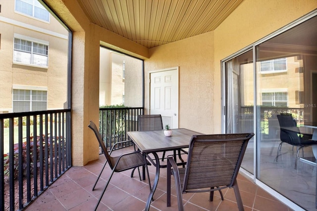 4333 Bayside Village Dr Unit 110, Tampa, FL 33615 - balcony featuring outdoor dining area