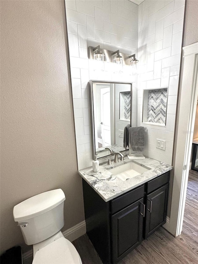 1147 Halapa Way, Trinity, FL 34655 - bathroom featuring wood finished floors, toilet, vanity, and a textured wall