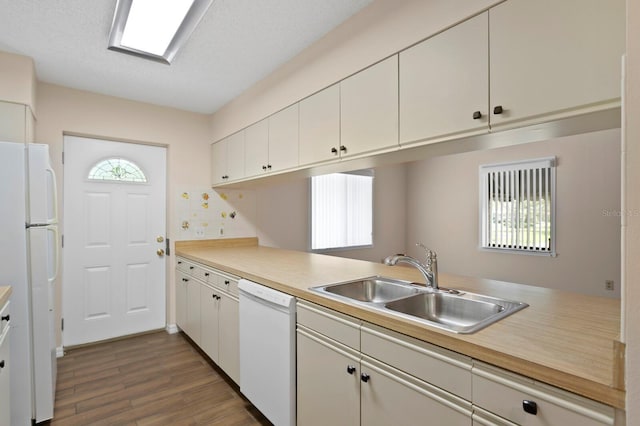 3005 W Sligh Ave, Tampa, FL 33614 - kitchen with white appliances, a sink, dark wood-style floors, and light countertops