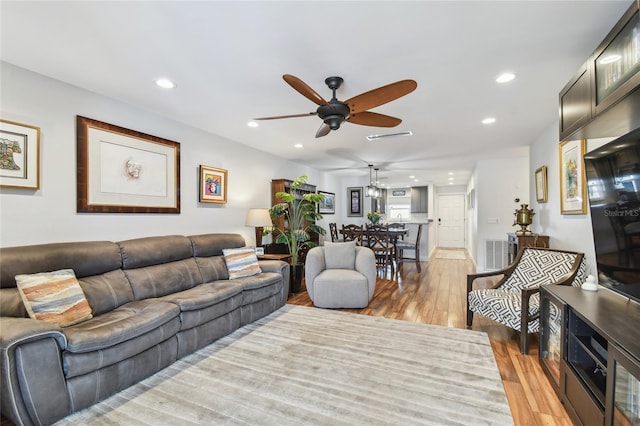 2960 59th St S Unit 614, Gulfport, FL 33707 - living room featuring recessed lighting, ceiling fan, and light wood-type flooring