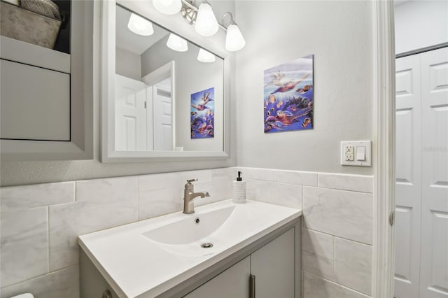 2960 59th St S Unit 614, Gulfport, FL 33707 - bathroom featuring tile walls, vanity, a closet, and wainscoting