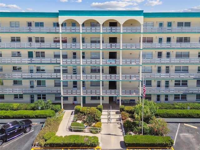2960 59th St S Unit 614, Gulfport, FL 33707 - view of apartment building / complex featuring uncovered parking