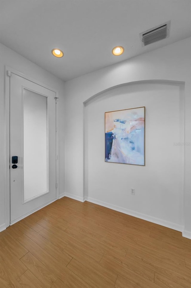 3002 Savannah Oaks Cir, Tarpon Springs, FL 34688 - empty room featuring light wood-style floors, recessed lighting, and baseboards