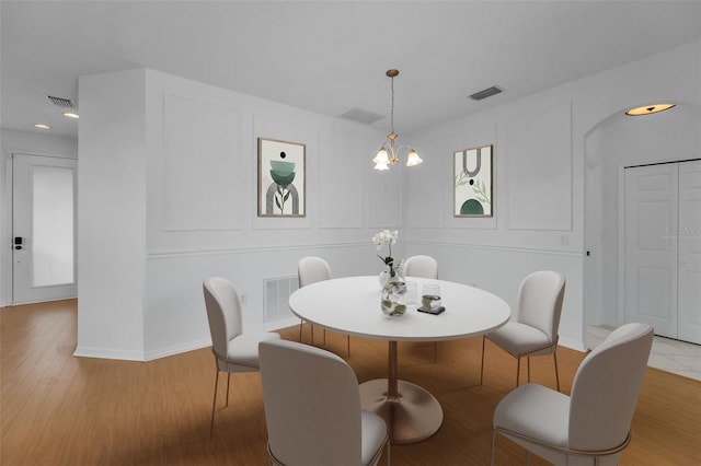 3002 Savannah Oaks Cir, Tarpon Springs, FL 34688 - dining space featuring a decorative wall, a chandelier, wood finished floors, recessed lighting, and baseboards