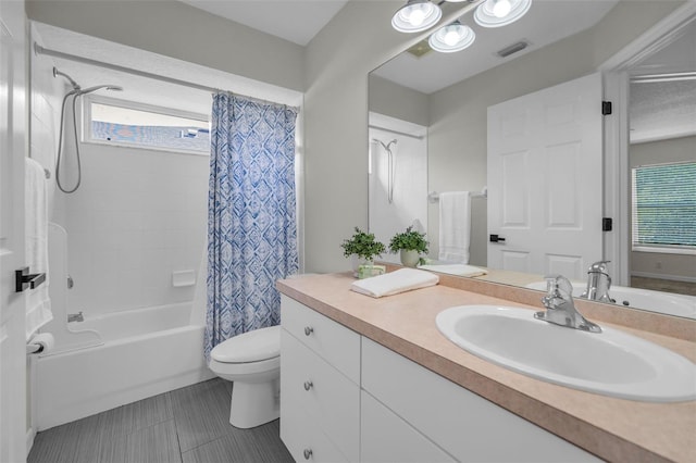 3002 Savannah Oaks Cir, Tarpon Springs, FL 34688 - bathroom featuring toilet, shower / tub combo, vanity, and tile patterned floors