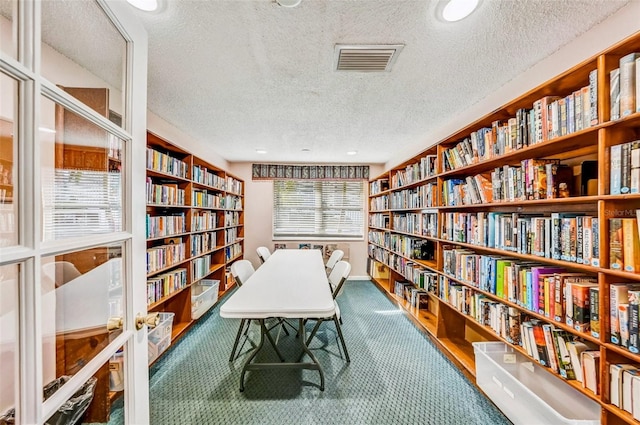 6020 S Shore Blvd Unit 709, Gulfport, FL 33707 - office space featuring bookshelves, carpet floors, and a textured ceiling