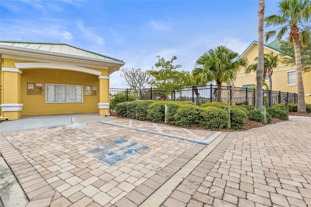 6319 Sunset Bay Cir, Apollo Beach, FL 33572 - surrounding community with mail area and fence