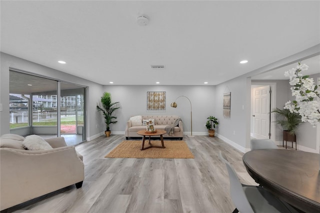 6914 Harbor Dr, Hudson, FL 34667 - living area featuring light wood-type flooring, recessed lighting, and baseboards