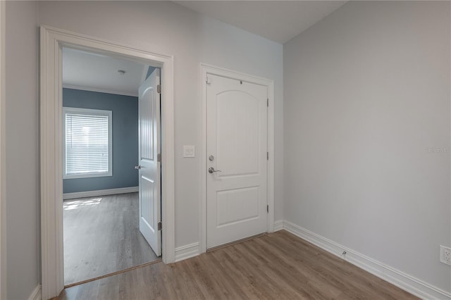 3906 N Lynn Ave, Tampa, FL 33603 - foyer featuring wood finished floors and baseboards