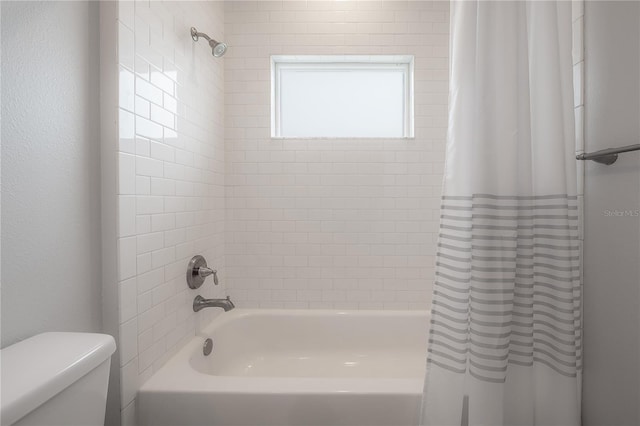 3906 N Lynn Ave, Tampa, FL 33603 - full bath with shower / tub combo with curtain and toilet