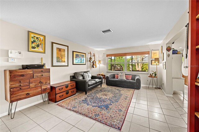 8083 Bayhaven Dr, Seminole, FL 33776 - living area featuring light tile patterned flooring and baseboards