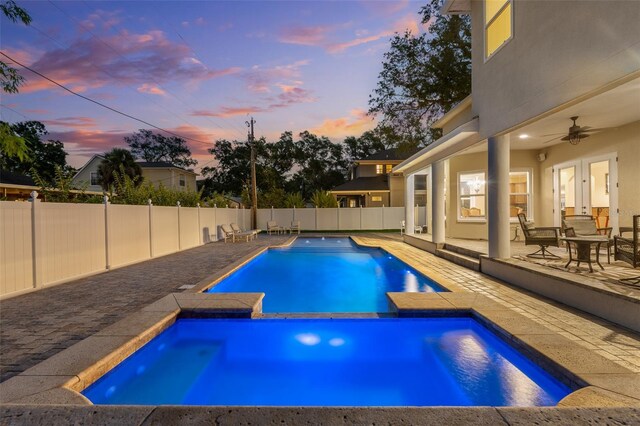 4515 W Leona St, Tampa, FL 33629 - view of swimming pool featuring a patio, a fenced backyard, a pool with connected hot tub, and a ceiling fan