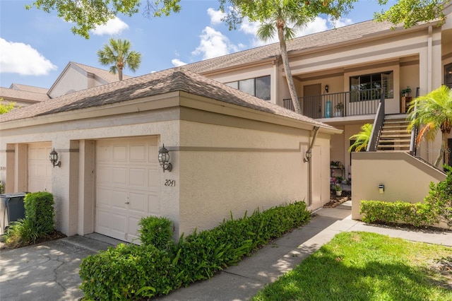 3044 Red Oak Ct Unit 204, Palm Harbor, FL 34684 - townhome / multi-family property featuring stucco siding and an attached garage