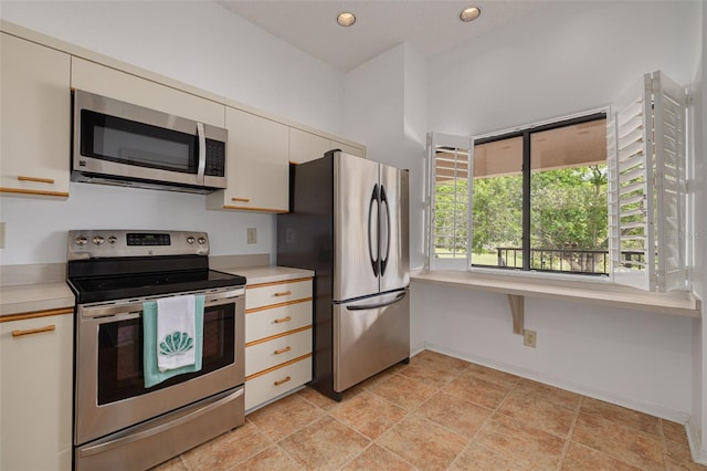 3044 Red Oak Ct Unit 204, Palm Harbor, FL 34684 - kitchen featuring appliances with stainless steel finishes, light countertops, recessed lighting, and baseboards