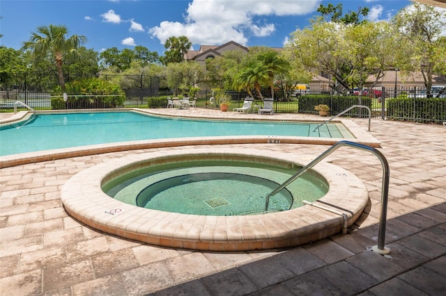 3044 Red Oak Ct Unit 204, Palm Harbor, FL 34684 - community pool with a community hot tub