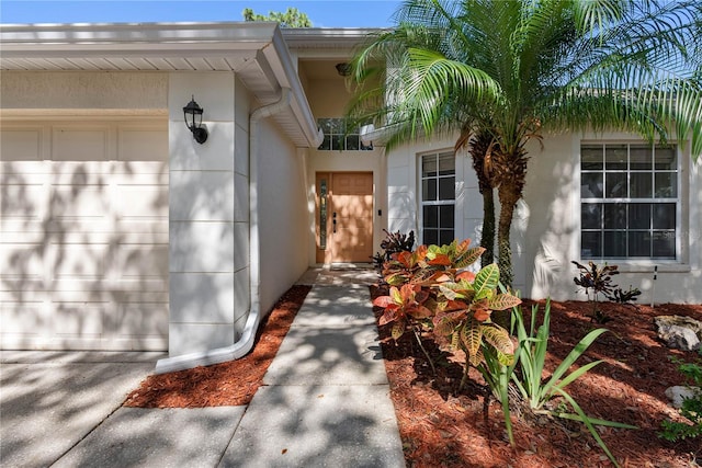 property entrance featuring stucco siding