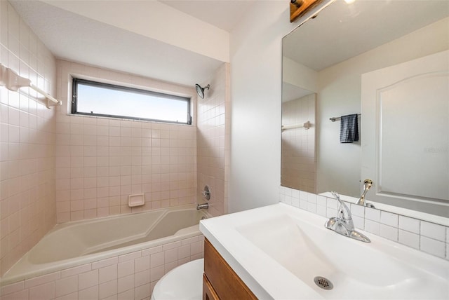 31645 Bugle Ln, Wesley Chapel, FL 33543 - bathroom featuring tiled shower / bath and vanity