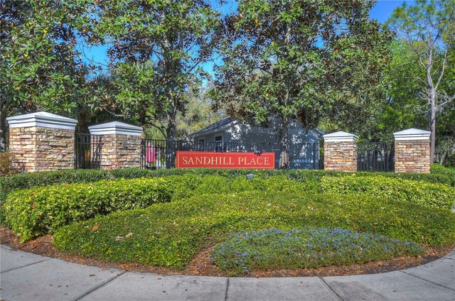 6030 Sandhill Ridge Dr, Lithia, FL 33547 - community sign featuring fence