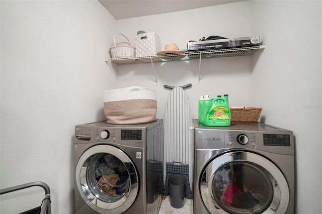 11550 Lake Lucaya Dr, Riverview, FL 33579 - washroom featuring independent washer and dryer