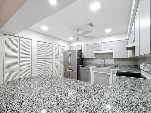 3328 S Whitechappel Pt, Inverness, FL 34452 - kitchen featuring stainless steel appliances, under cabinet range hood, stone counters, ceiling fan, and recessed lighting
