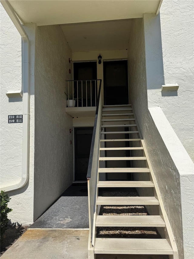 210 Cypress Ct Unit 122, Oldsmar, FL 34677 - view of stairs