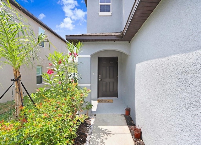 property entrance featuring stucco siding