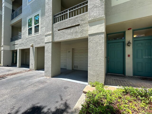 622 Seascape Way, Tampa, FL 33602 - entrance to property featuring stucco siding and an attached garage