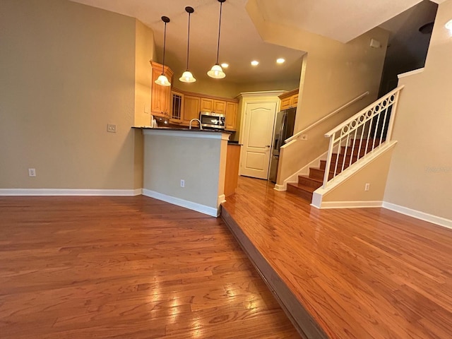 622 Seascape Way, Tampa, FL 33602 - kitchen featuring appliances with stainless steel finishes, a peninsula, recessed lighting, dark wood-type flooring, and baseboards