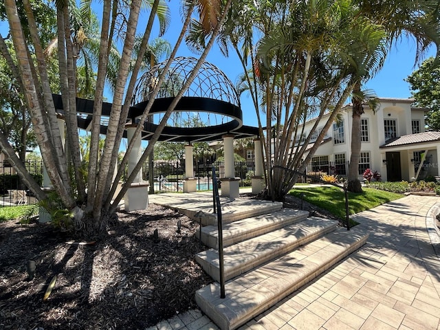 622 Seascape Way, Tampa, FL 33602 - surrounding community with fence