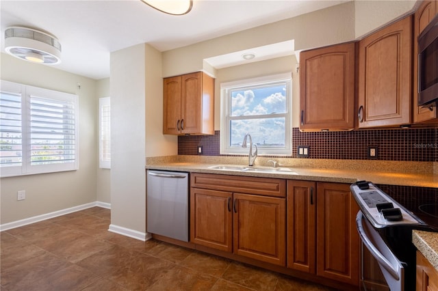 2530 Gary Cir Unit 301, Dunedin, FL 34698 - kitchen featuring stainless steel appliances, a sink, backsplash, and healthy amount of natural light