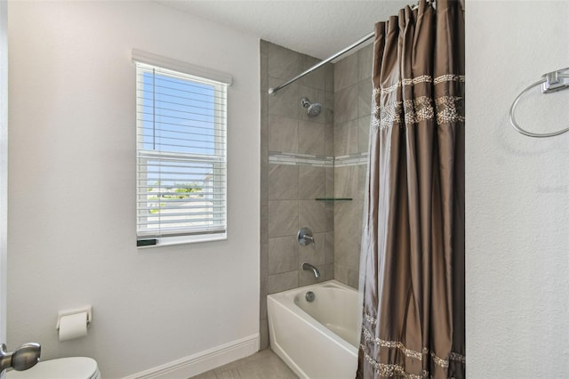 4950 Chase Ct, Saint Cloud, FL 34772 - full bath featuring toilet, shower / tub combo, baseboards, and tile patterned floors
