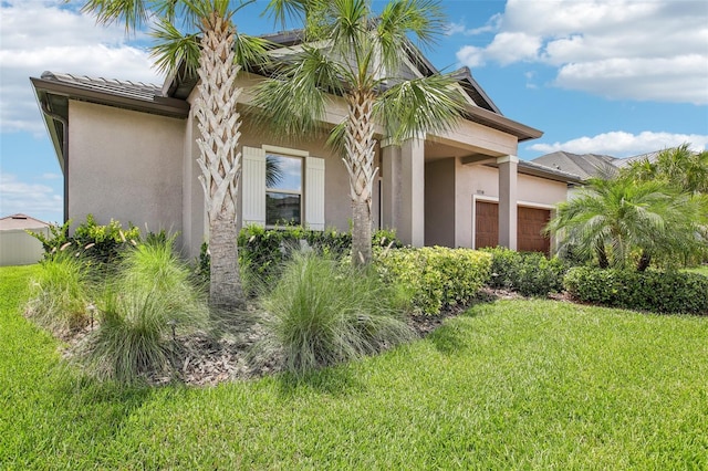 31510 Cabana Rye Ave, San Antonio, FL 33576 - view of side of property featuring stucco siding, a garage, and a lawn