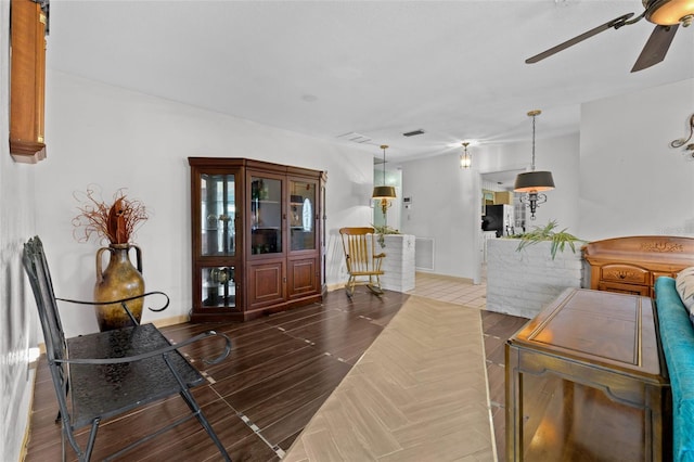 6801 Pinellas Point Dr S, Saint Petersburg, FL 33712 - living room featuring a ceiling fan