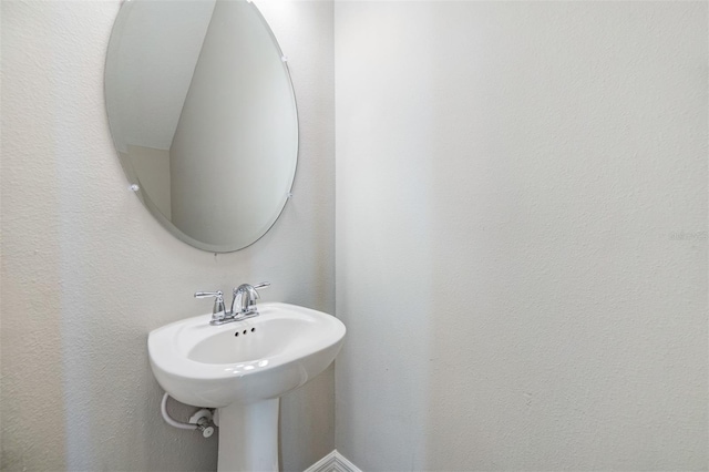 13614 Stevenson Ln, Odessa, FL 33556 - bathroom featuring a sink