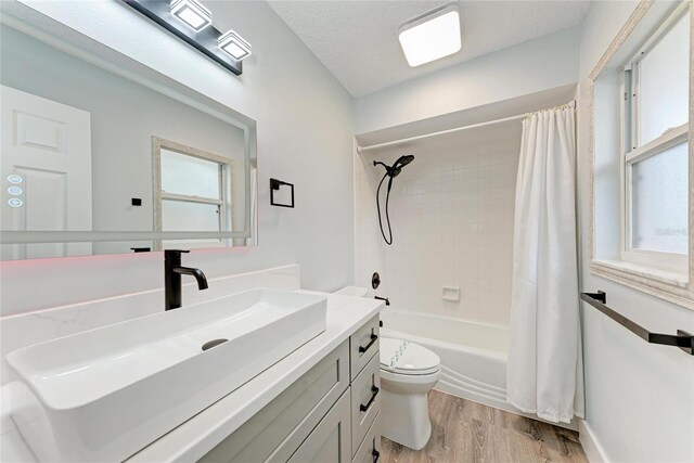 3330 46th Ter E, Bradenton, FL 34203 - full bath with toilet, wood finished floors, vanity, and shower / bath combo