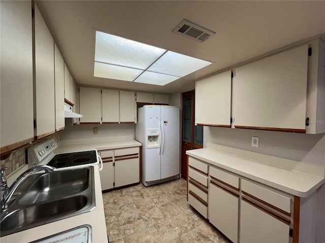 2406 Cypress Pond Rd Unit 2406, Palm Harbor, FL 34683 - kitchen featuring white appliances, a sink, under cabinet range hood, and light countertops