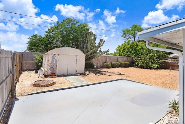 3247 Kimberly Oaks Dr, Holiday, FL 34691 - fenced backyard featuring a patio