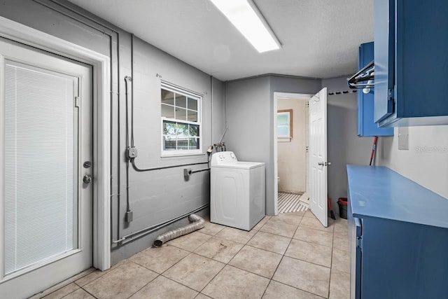 laundry area with washer / dryer and light tile patterned floors