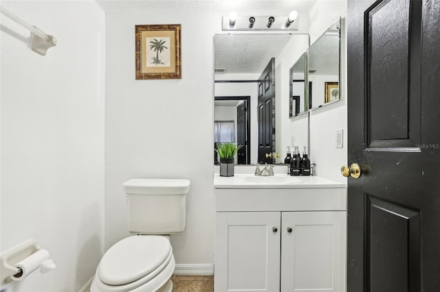4422 Evergreen Forest Loop, Kissimmee, FL 34758 - half bath featuring toilet, vanity, and baseboards