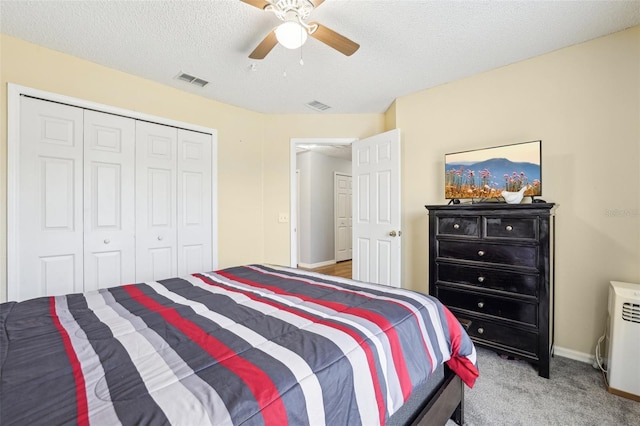 4422 Evergreen Forest Loop, Kissimmee, FL 34758 - bedroom featuring a closet, a textured ceiling, a ceiling fan, light colored carpet, and baseboards